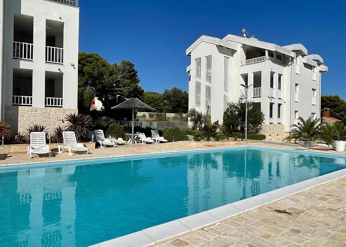 Olive Tree By The Sea Apartamento Tribalj