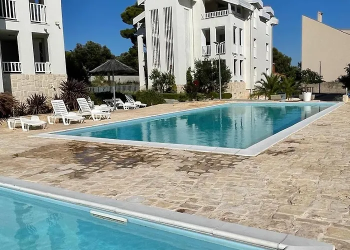 Olive Tree By The Sea Apartamento Tribalj